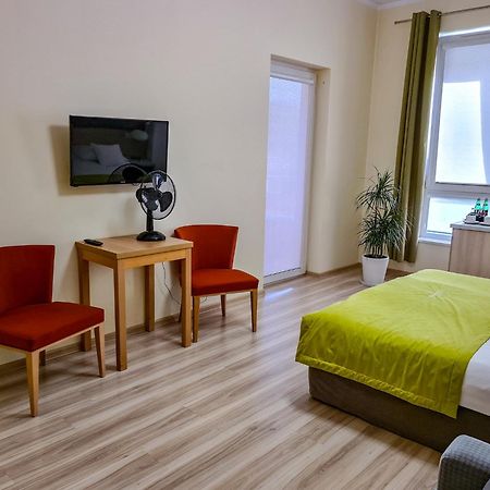 Antoninska Hotel & Apartamenty レシュノ エクステリア 写真