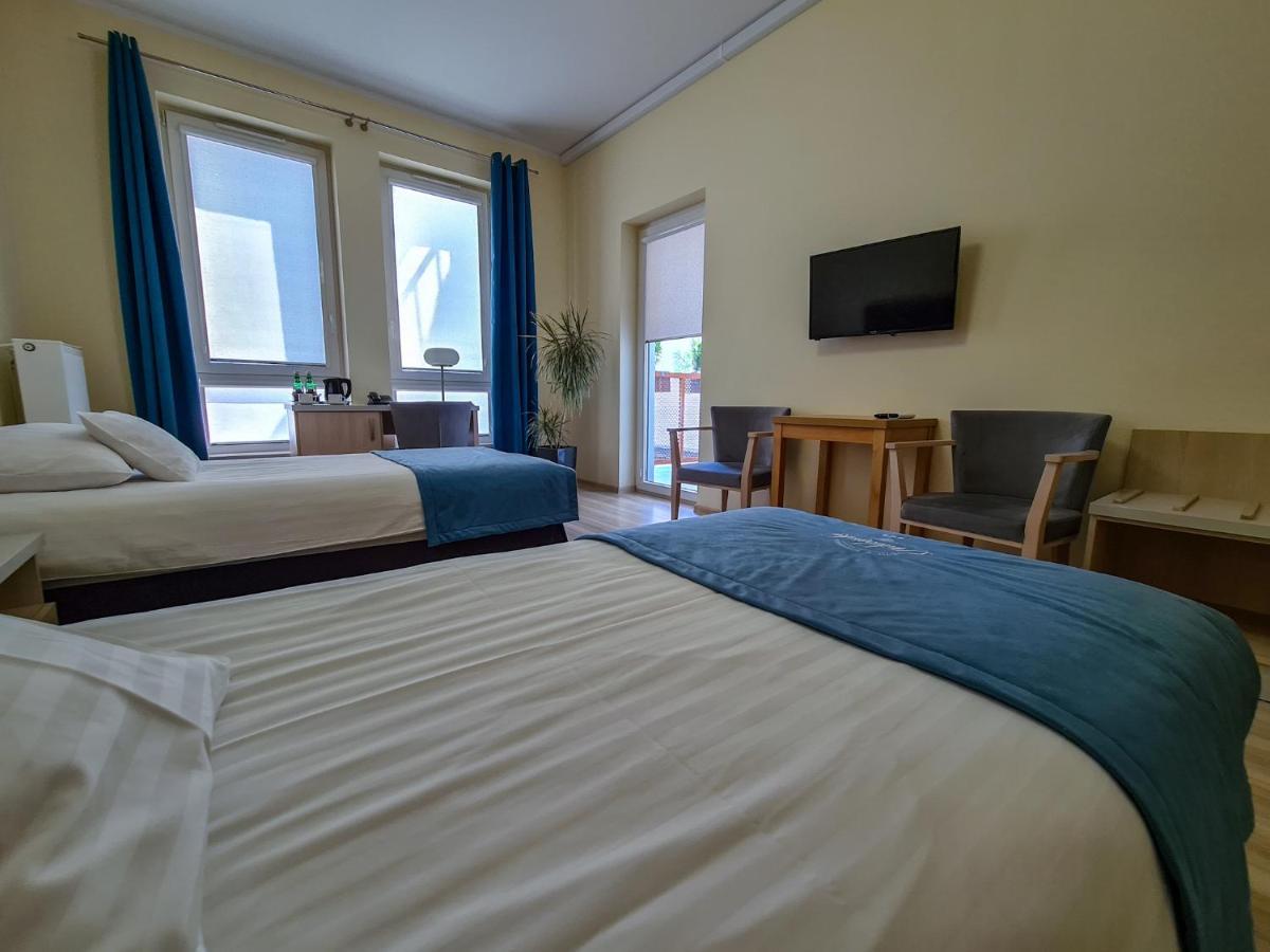 Antoninska Hotel & Apartamenty レシュノ エクステリア 写真