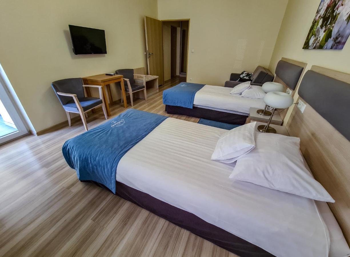 Antoninska Hotel & Apartamenty レシュノ エクステリア 写真