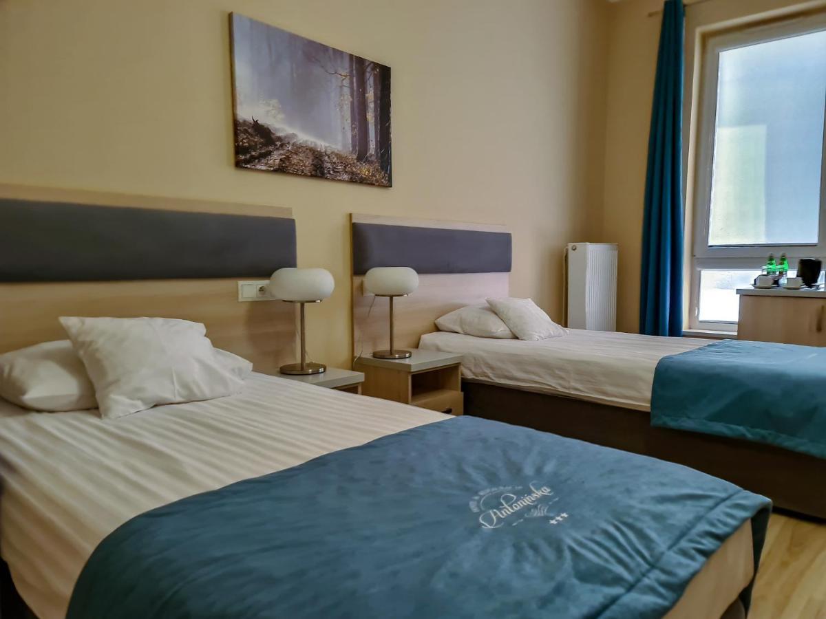 Antoninska Hotel & Apartamenty レシュノ エクステリア 写真