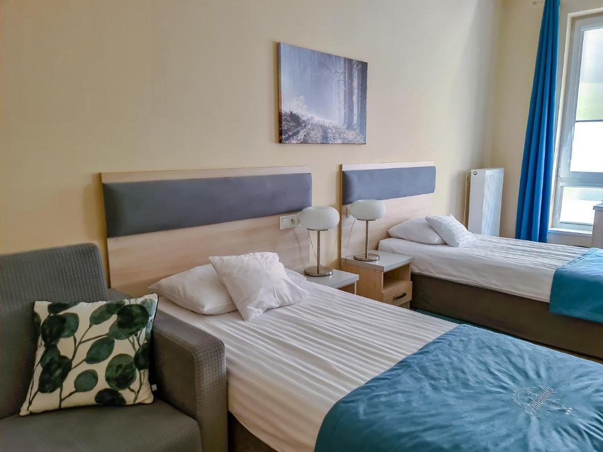 Antoninska Hotel & Apartamenty レシュノ エクステリア 写真