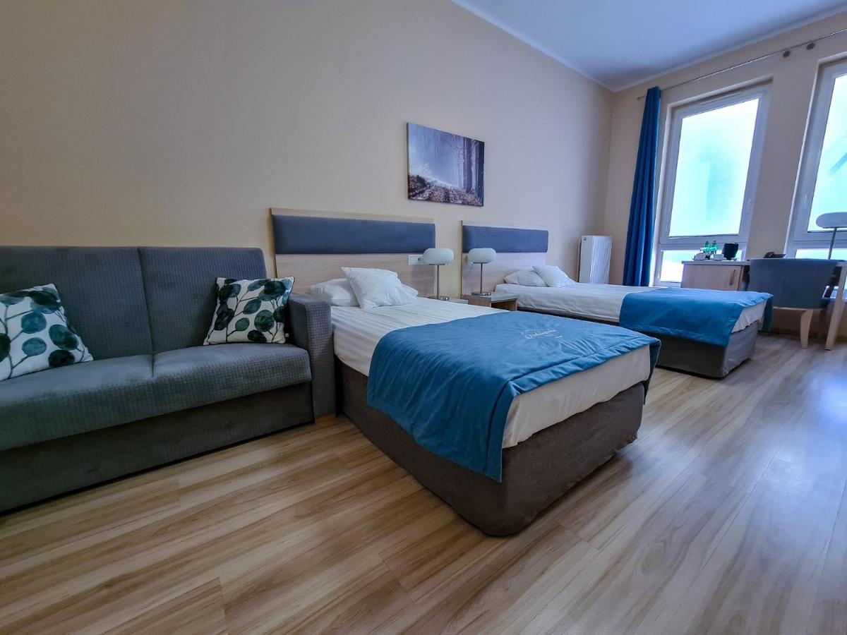 Antoninska Hotel & Apartamenty レシュノ エクステリア 写真