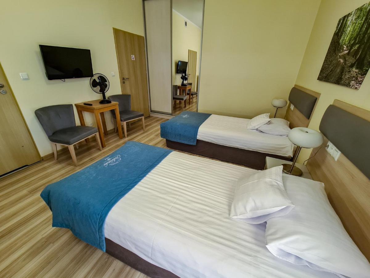 Antoninska Hotel & Apartamenty レシュノ エクステリア 写真