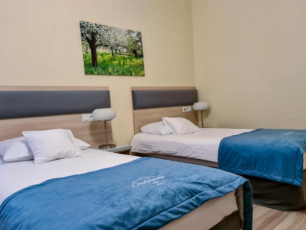 Antoninska Hotel & Apartamenty レシュノ エクステリア 写真