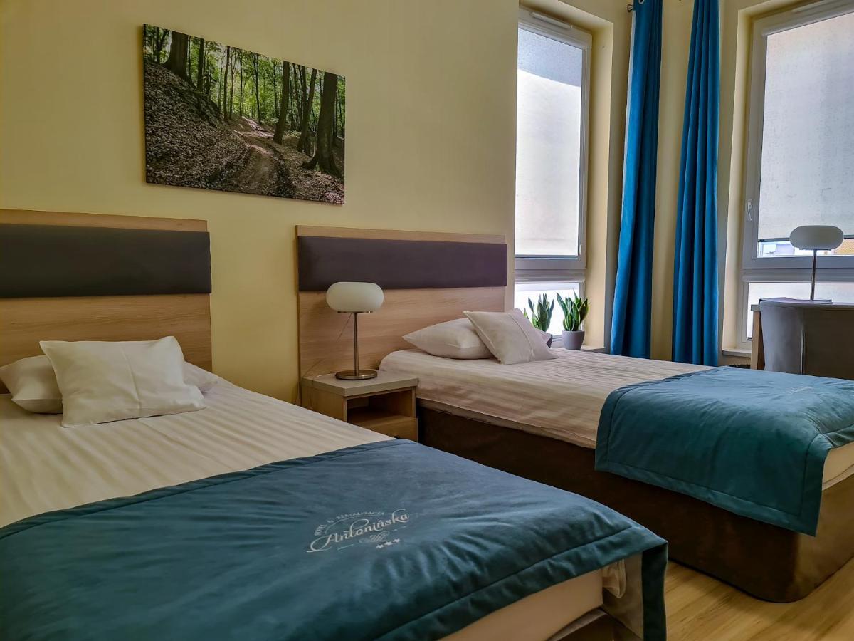Antoninska Hotel & Apartamenty レシュノ エクステリア 写真