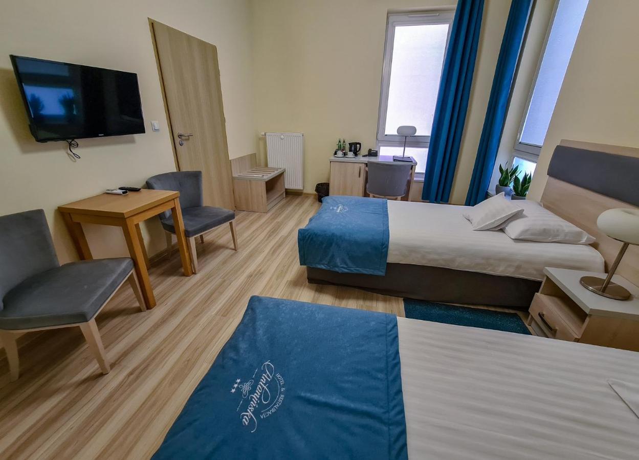 Antoninska Hotel & Apartamenty レシュノ エクステリア 写真