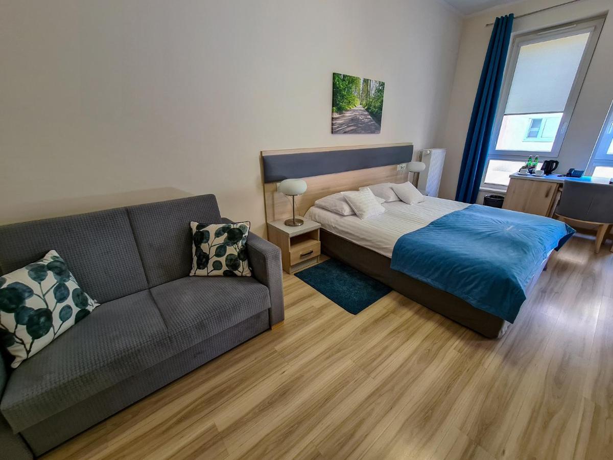 Antoninska Hotel & Apartamenty レシュノ エクステリア 写真