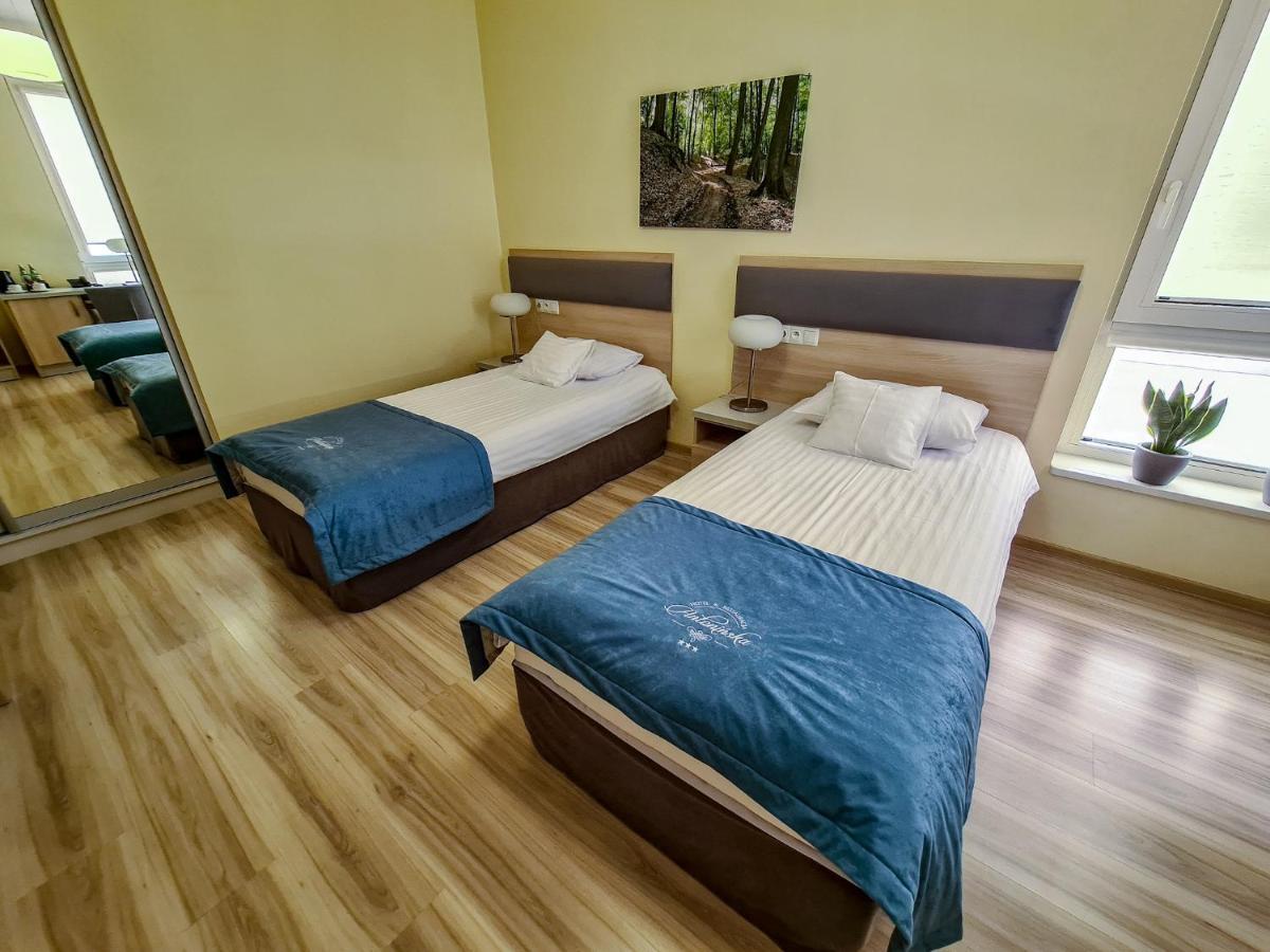 Antoninska Hotel & Apartamenty レシュノ エクステリア 写真