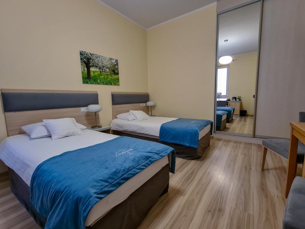 Antoninska Hotel & Apartamenty レシュノ エクステリア 写真