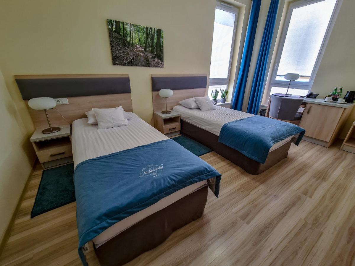Antoninska Hotel & Apartamenty レシュノ エクステリア 写真