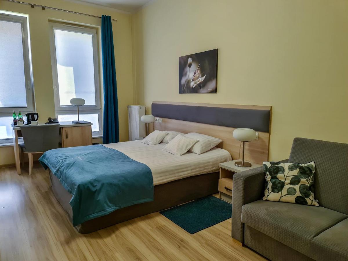 Antoninska Hotel & Apartamenty レシュノ エクステリア 写真