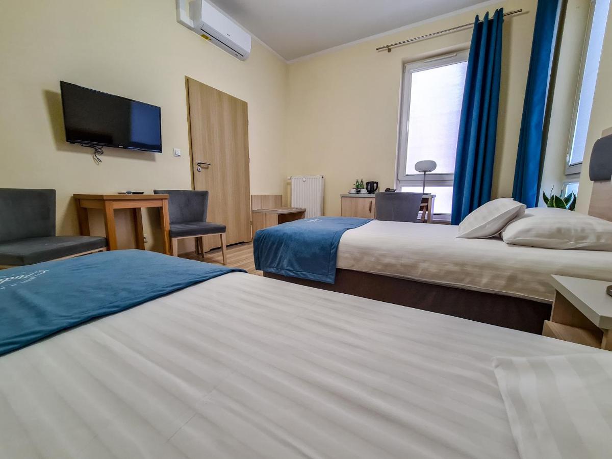 Antoninska Hotel & Apartamenty レシュノ エクステリア 写真