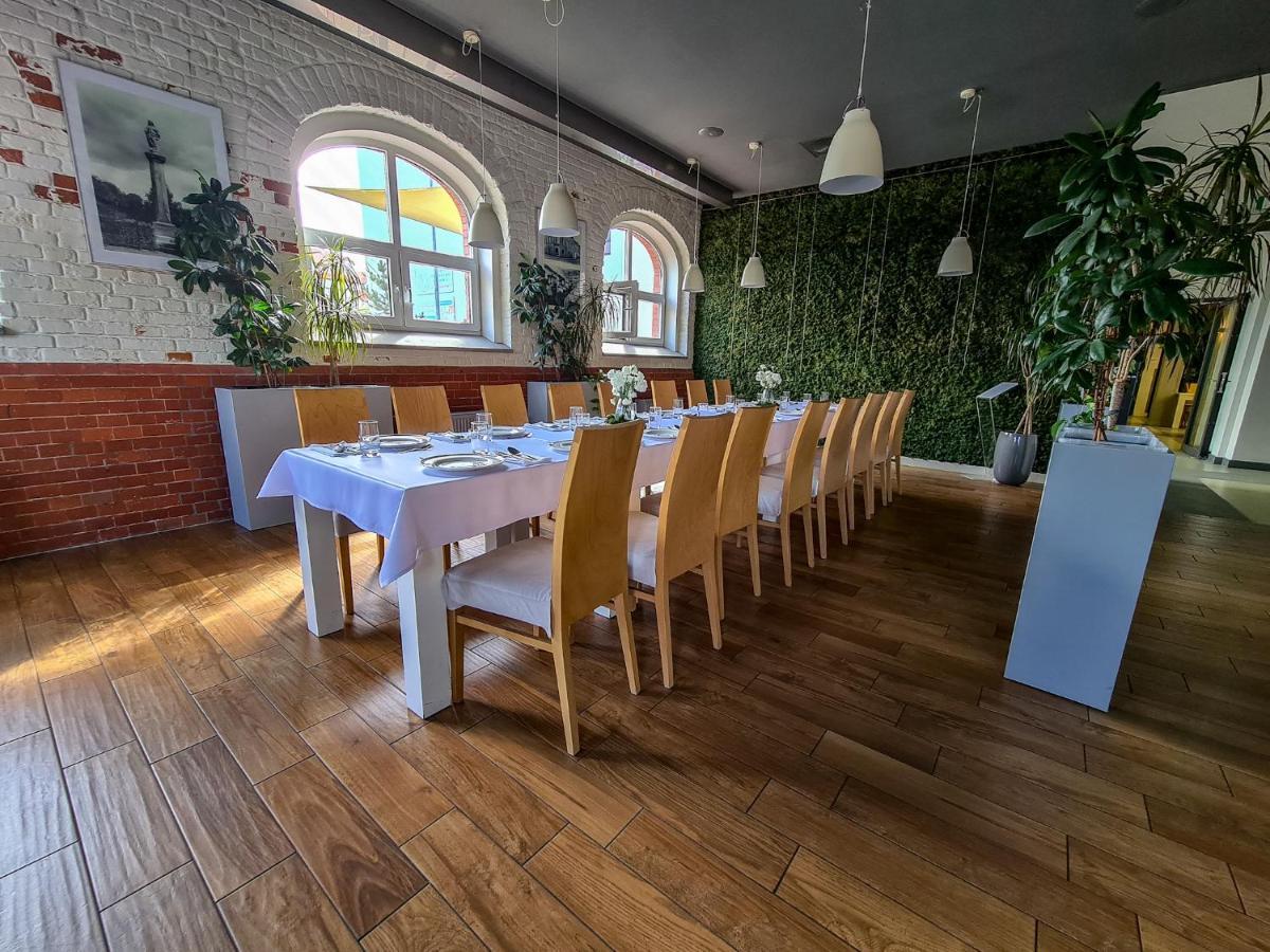 Antoninska Hotel & Apartamenty レシュノ エクステリア 写真