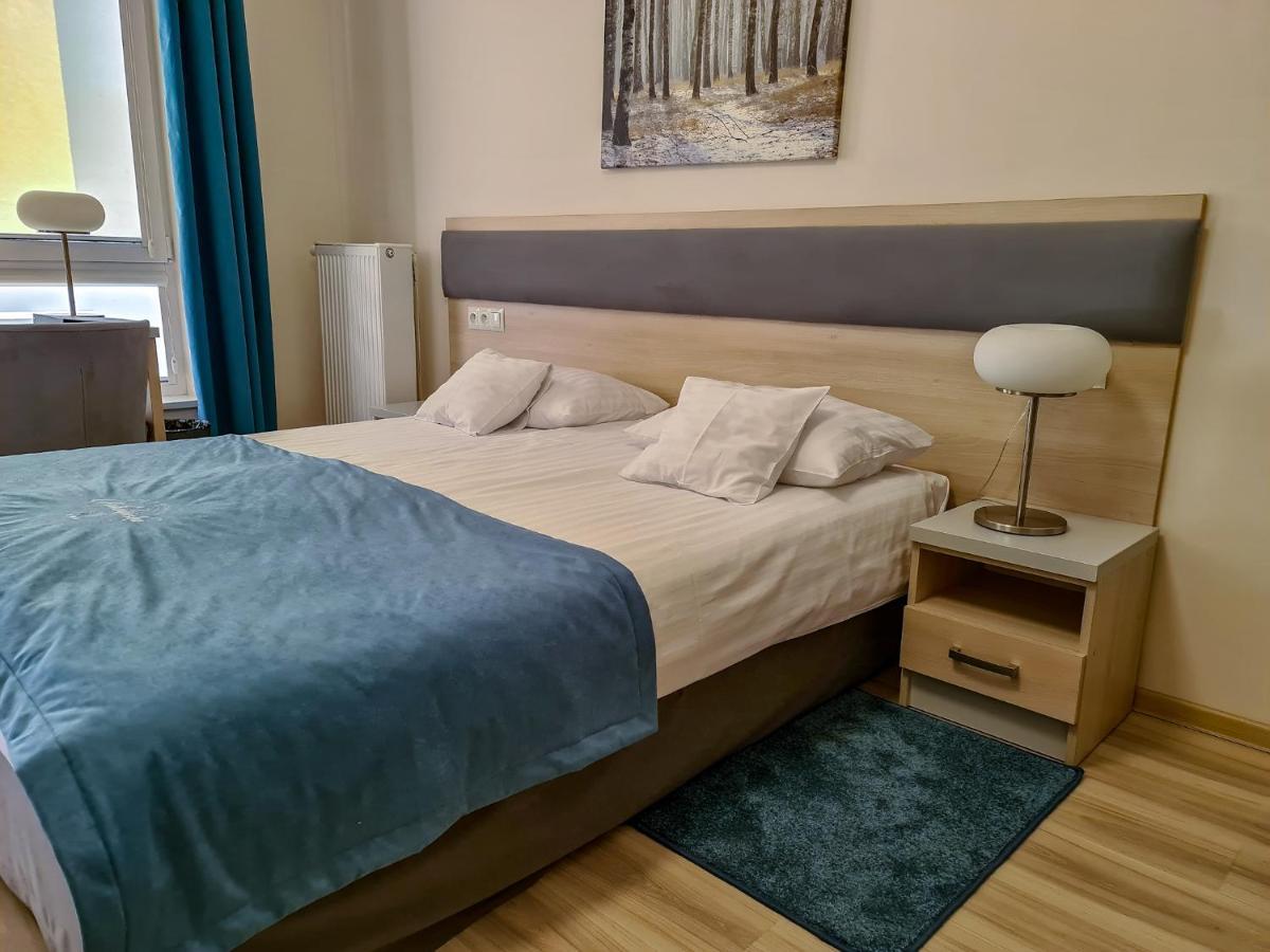 Antoninska Hotel & Apartamenty レシュノ エクステリア 写真