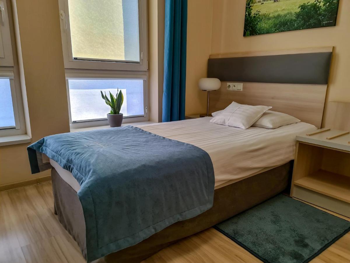 Antoninska Hotel & Apartamenty レシュノ エクステリア 写真