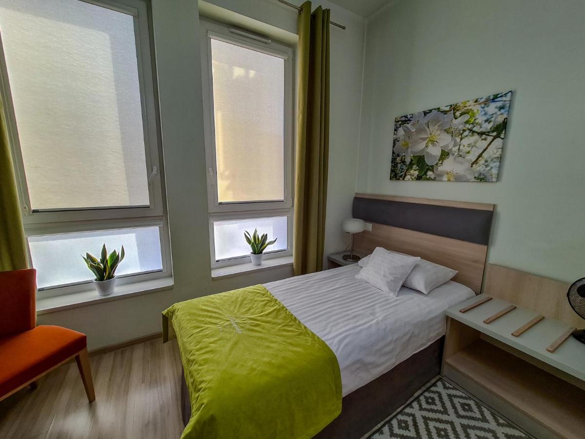 Antoninska Hotel & Apartamenty レシュノ エクステリア 写真