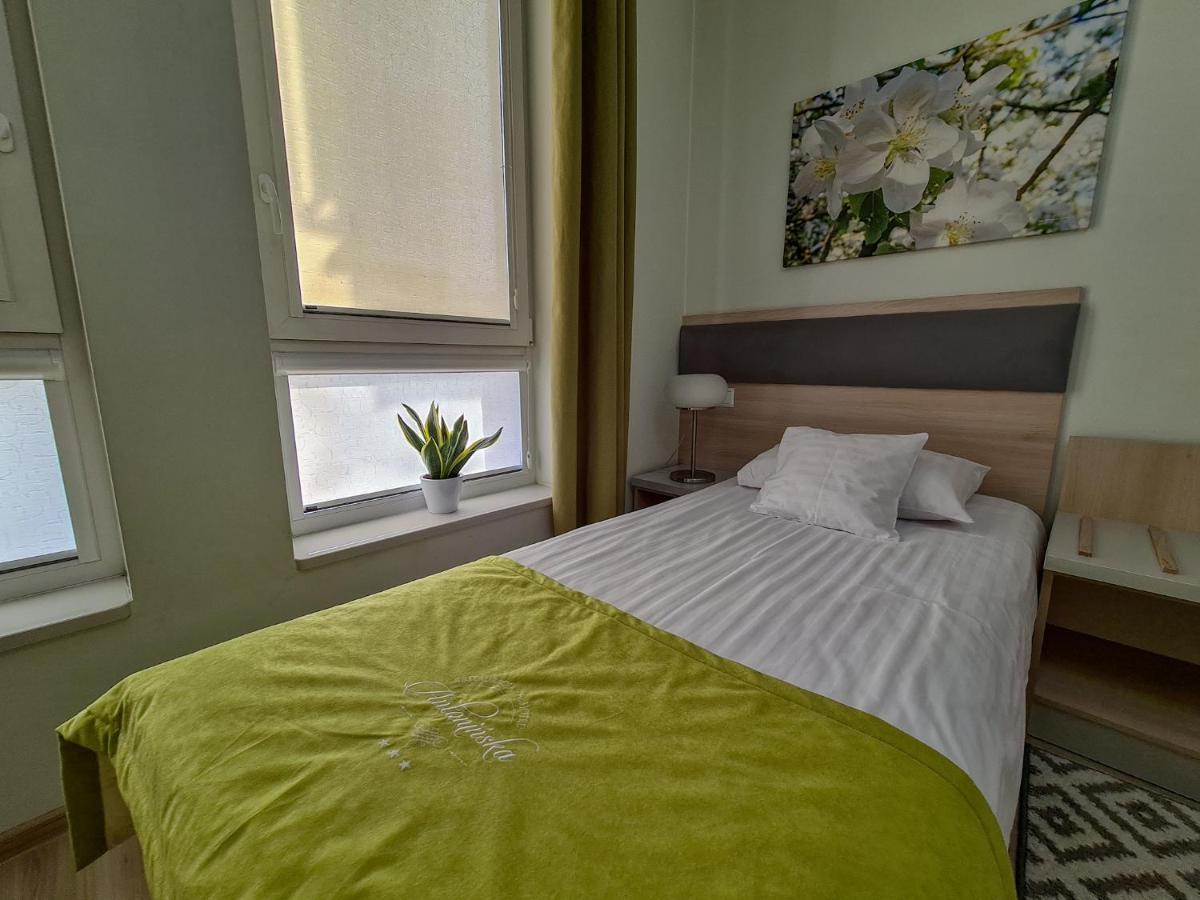 Antoninska Hotel & Apartamenty レシュノ エクステリア 写真
