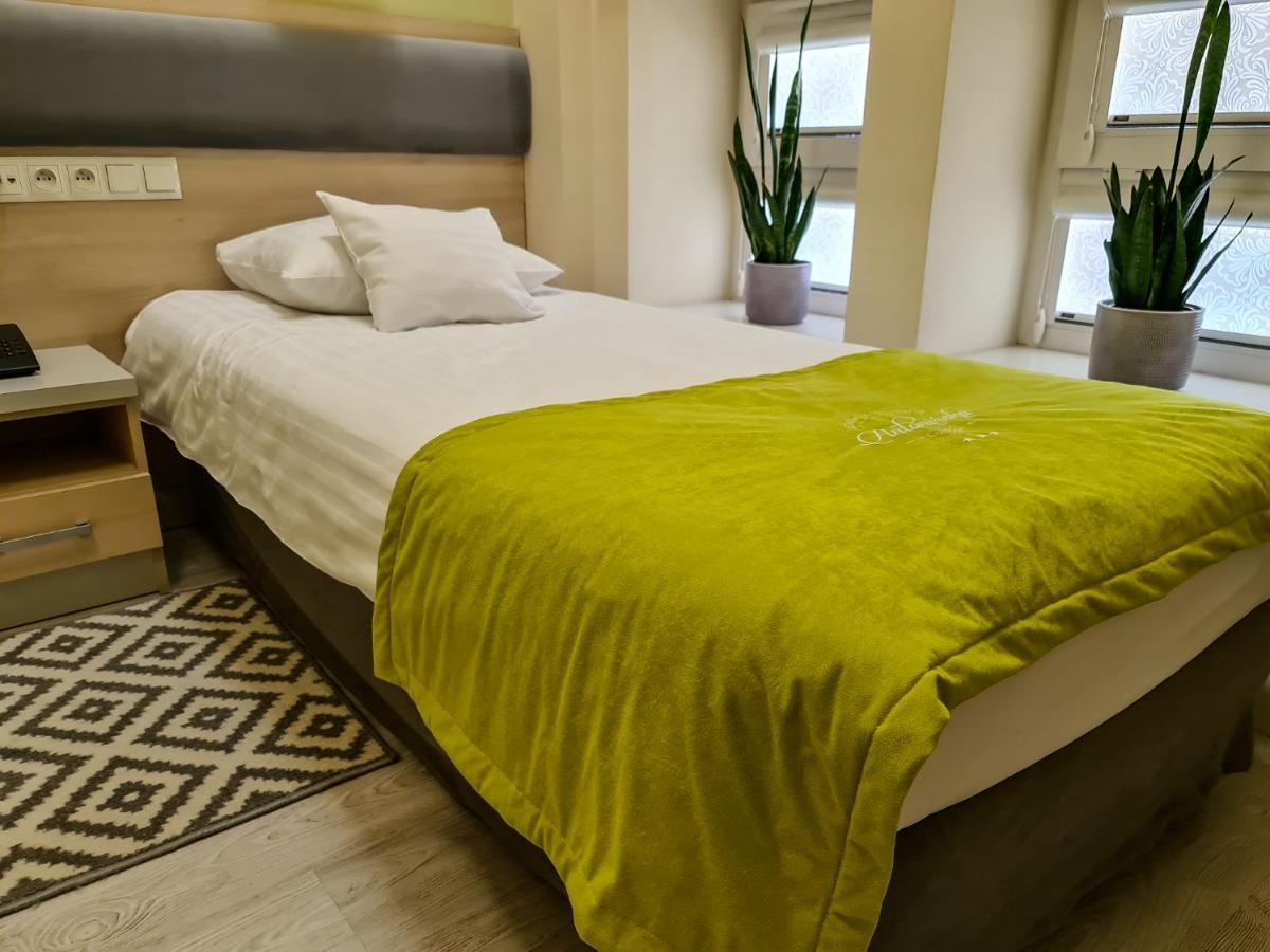 Antoninska Hotel & Apartamenty レシュノ エクステリア 写真