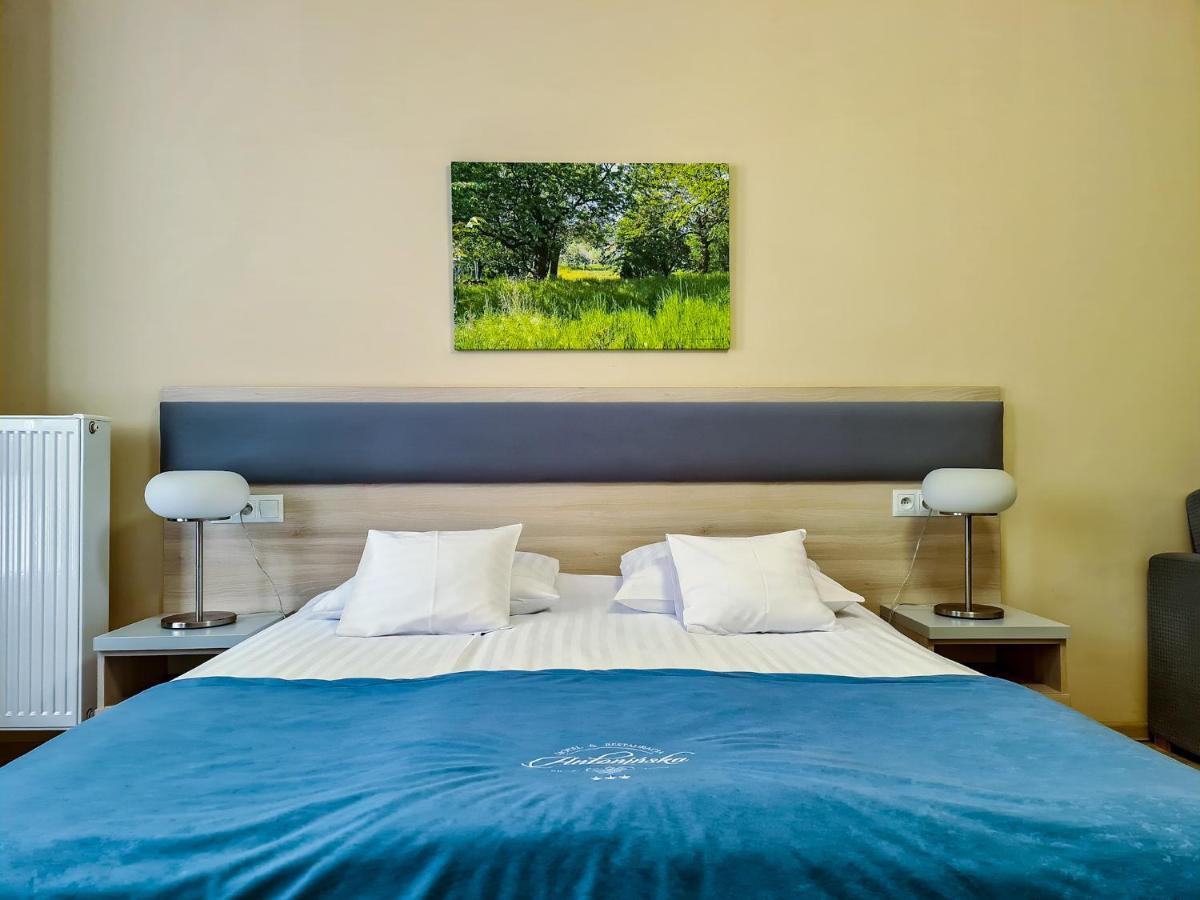 Antoninska Hotel & Apartamenty レシュノ エクステリア 写真