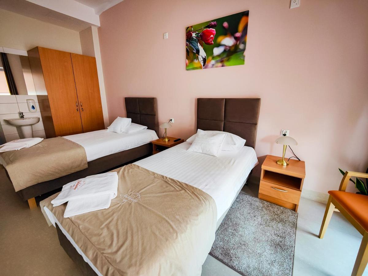 Antoninska Hotel & Apartamenty レシュノ エクステリア 写真