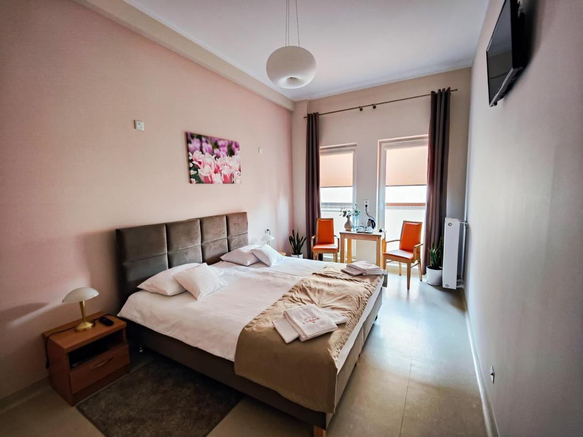 Antoninska Hotel & Apartamenty レシュノ エクステリア 写真
