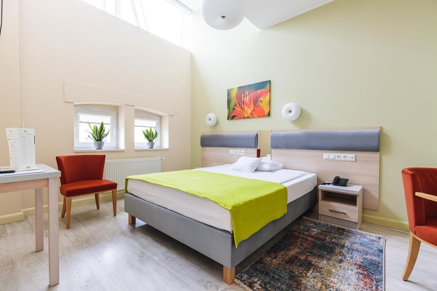 Antoninska Hotel & Apartamenty レシュノ エクステリア 写真