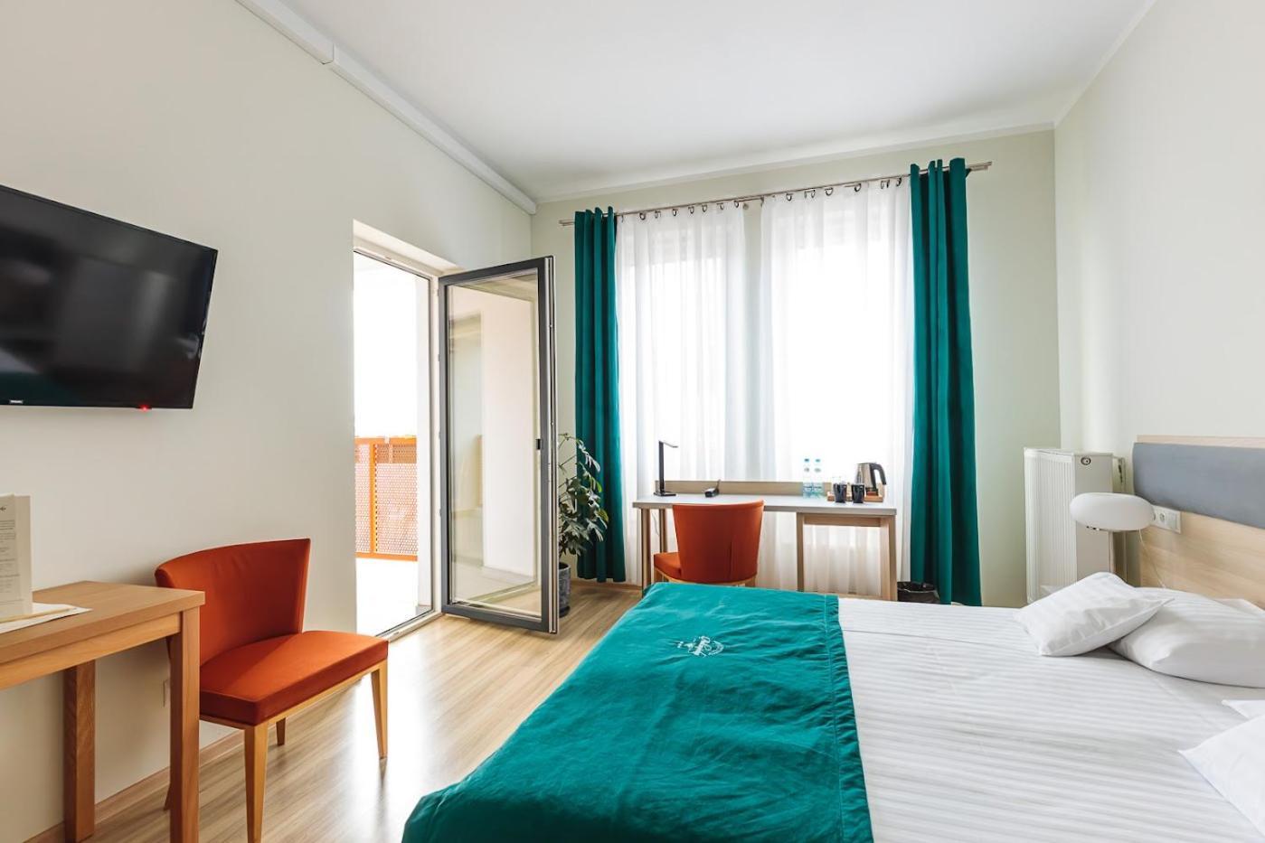 Antoninska Hotel & Apartamenty レシュノ エクステリア 写真