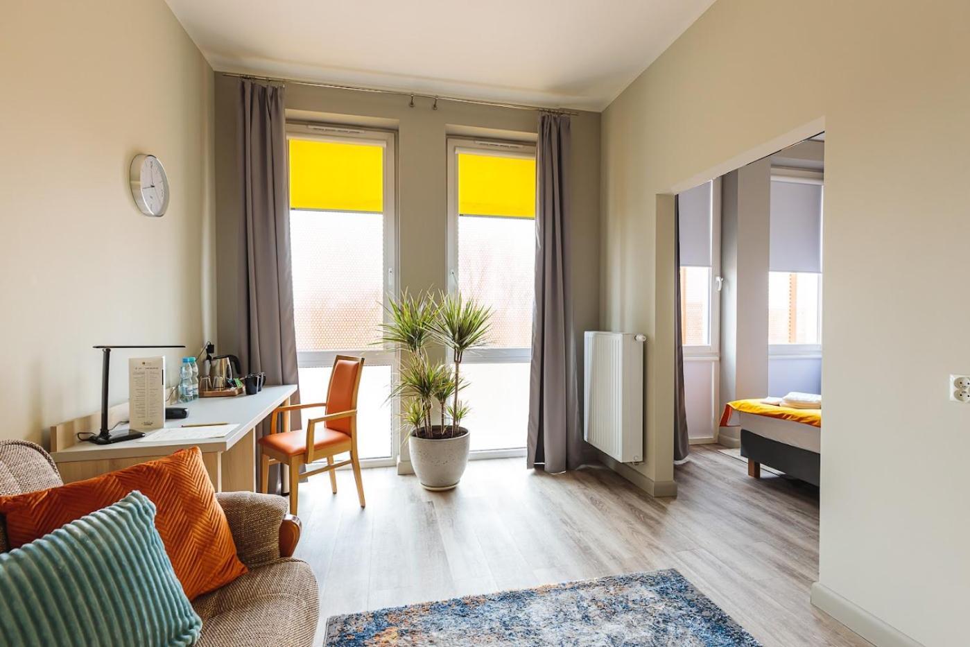 Antoninska Hotel & Apartamenty レシュノ エクステリア 写真