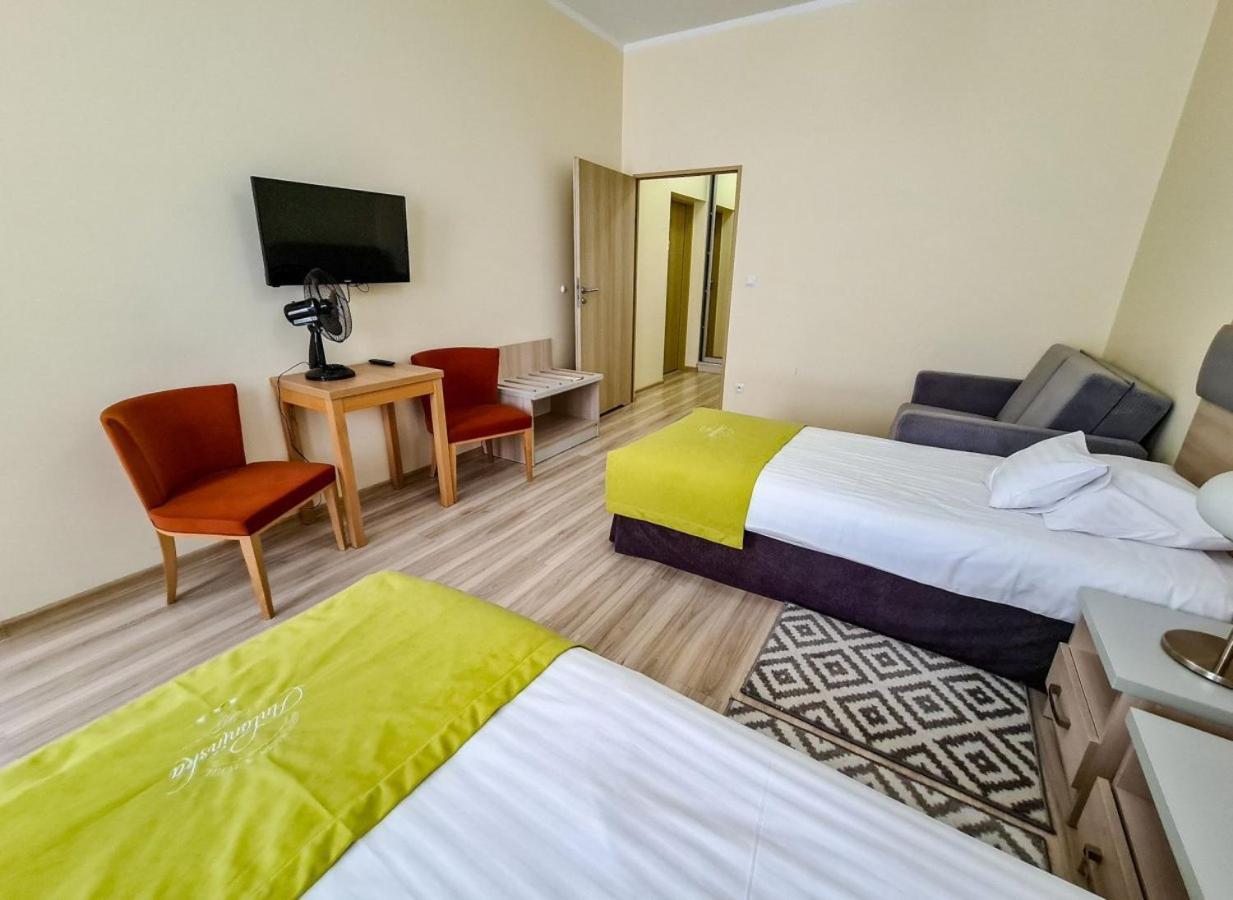 Antoninska Hotel & Apartamenty レシュノ エクステリア 写真