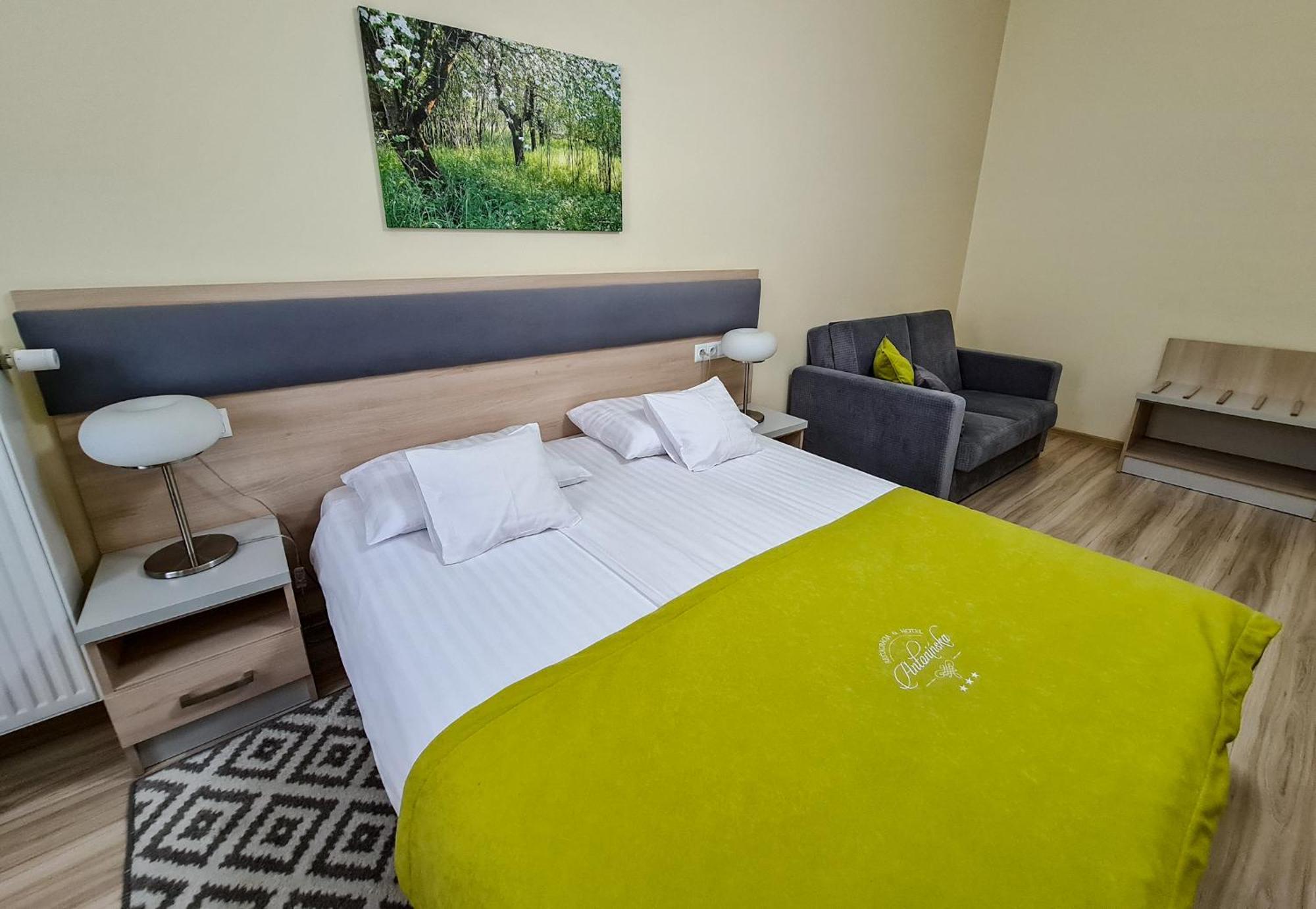Antoninska Hotel & Apartamenty レシュノ エクステリア 写真